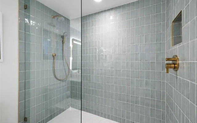 Luxury 2br-2bth Balcony Pool