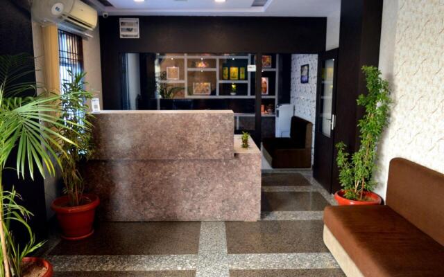Oyo 6697 Hotel Green Lemon