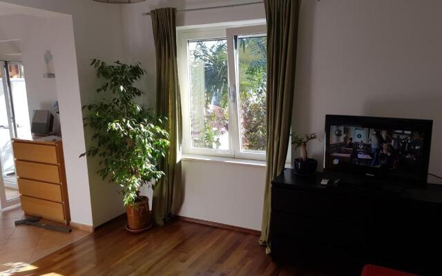 Sunny apartment 150 m from the sea