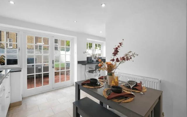 Luxury 3BR 2BA with Hot Tub and Garden