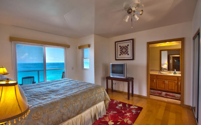 Hale Honu Oceanfront by RedAwning