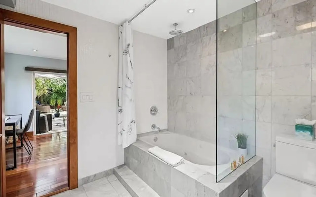 Wilton Manors Stunning Gated Oasis