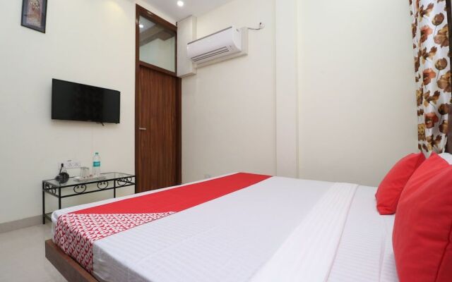 Oyo 24025 Sharan Square
