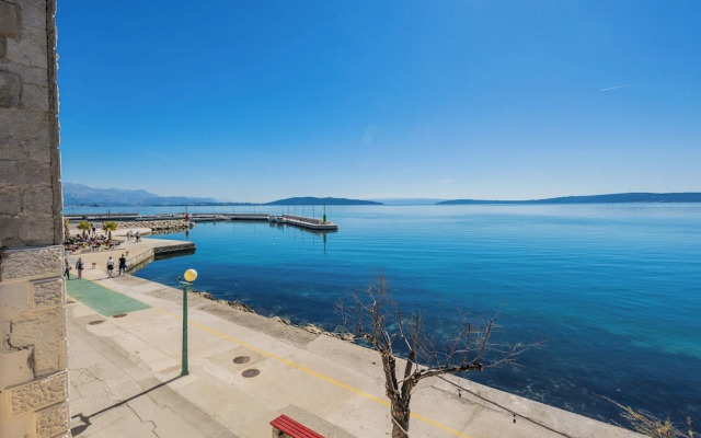 A1 - Spacious apt on the Seafront With Terrace