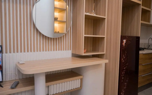 Modern And Comfy Studio At Collins Boulevard Apartment