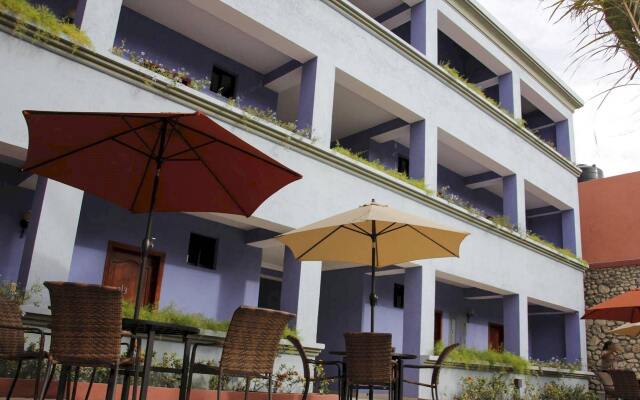Le Monte Cristo Hotel & Suites