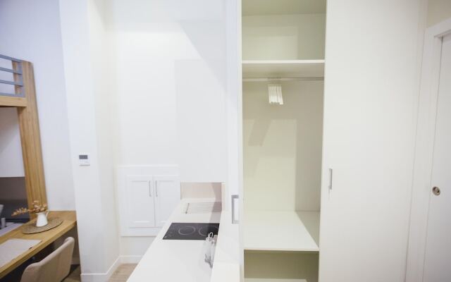 One&Lux Byron Suites