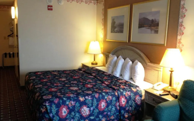 Fairbridge Hotel Cleveland East