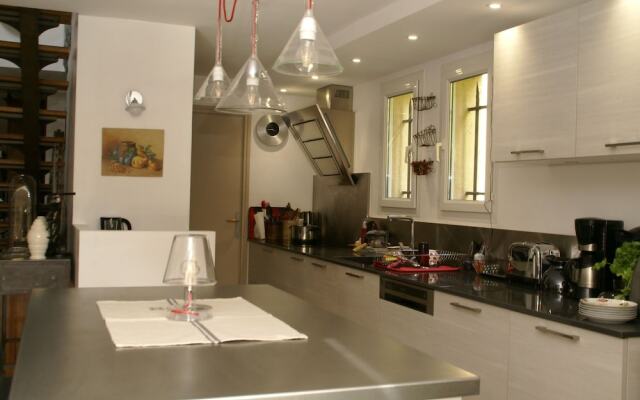 Amazing Holiday Home With Pool in Aix-en-provence