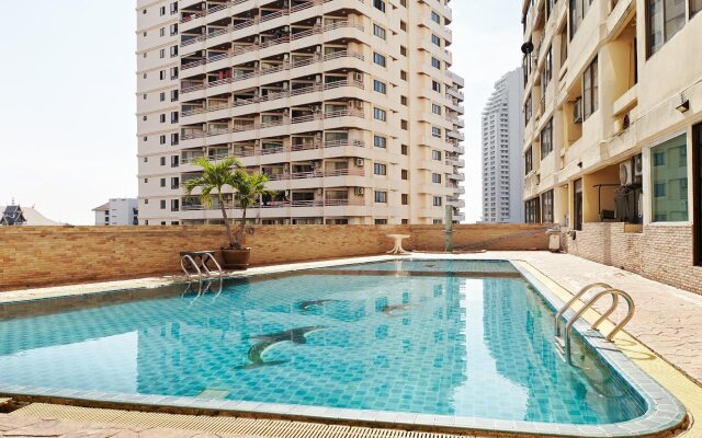 ThepThip ArtDeco Apartments