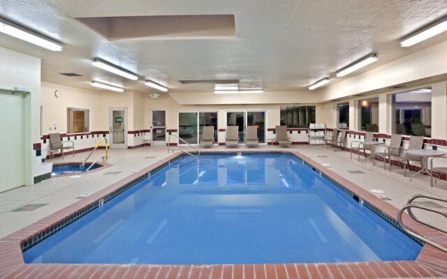 Holiday Inn Express & Suites Burlington by IHG