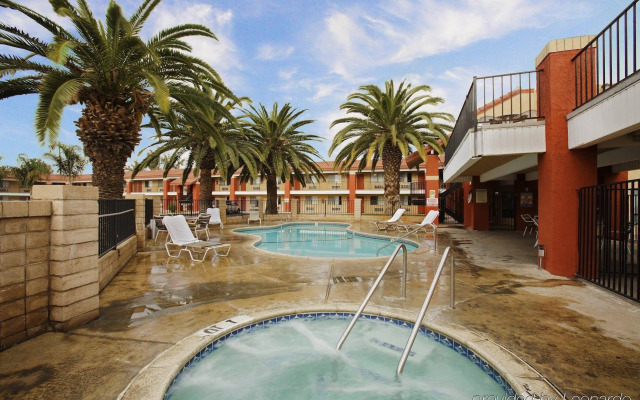 Days Inn by Wyndham Hemet
