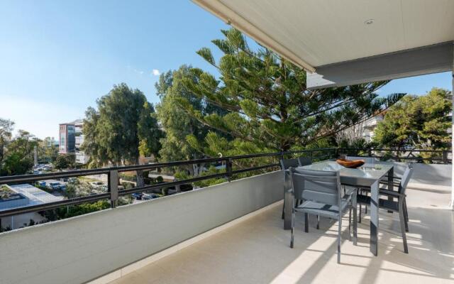 Sophisticated and Spacious 3 Bdrm apt in Glyfada Center