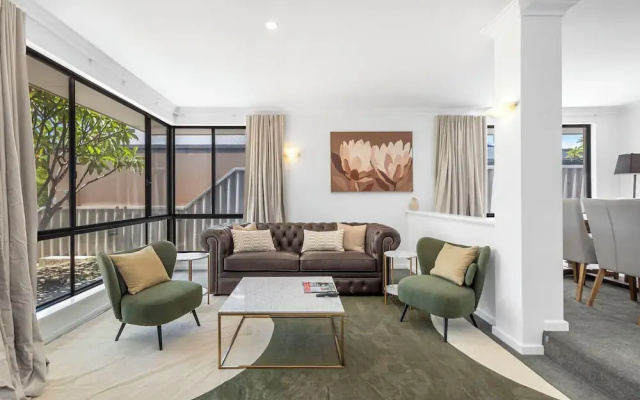 The Monaco Mansion Dianella - Sepal Stay