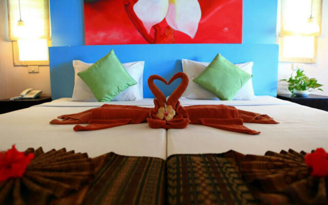 Koh Ngai Cliff Beach Resort