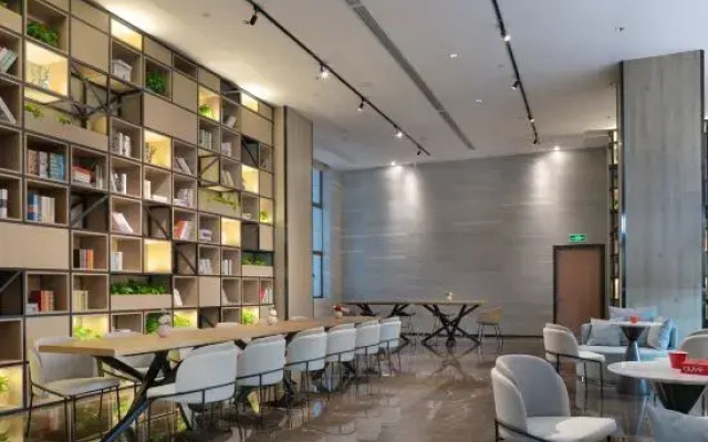 Maytour Hotel(Leather City Yintai City Store)