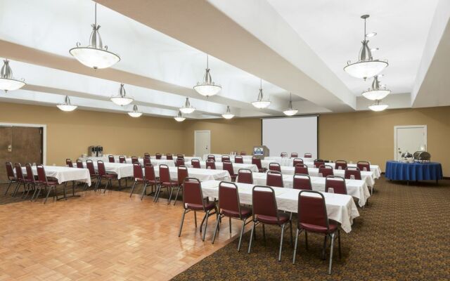 Days Inn & Suites Clovis