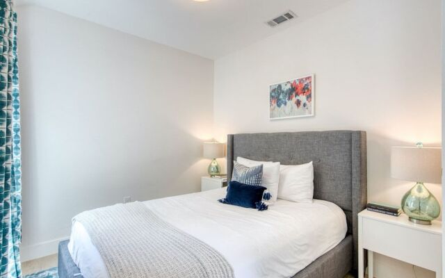 2 Homes in 1! Centrally Located Near Soco