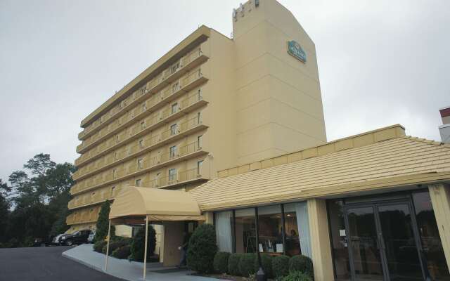 La Quinta Inn & Suites by Wyndham Stamford / New York City