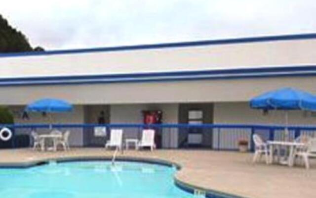 Howard Johnson by Wyndham Commerce GA