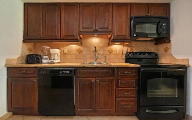 Maui Kaanapali S #b133 Studio Bedroom Condo by RedAwning