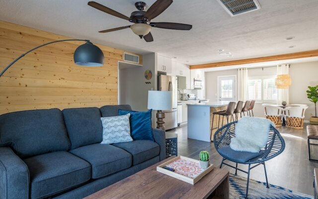 4BR Remodeled Classic near Old Town by WanderJaunt