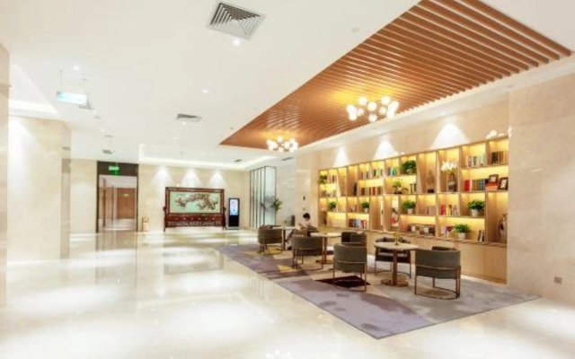 Jinqiao Business Hotel