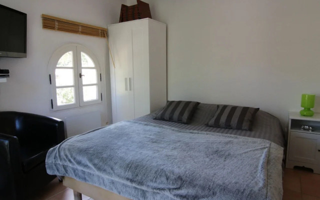 Modern Studio With Terrace, Near the Popular St. Maxime