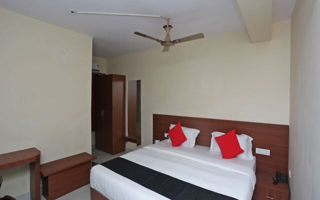 Capital O 37885 Ekamra Inn