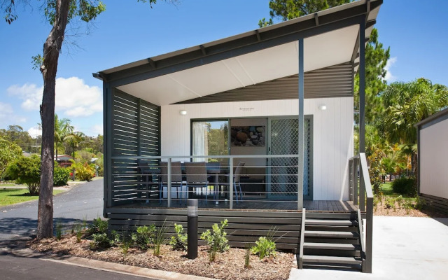 Gateway Lifestyle Lorikeet