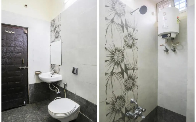 Hotel Red Queen by OYO Rooms