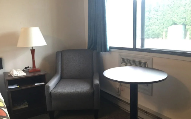 Super 8 By Wyndham Kelowna Bc