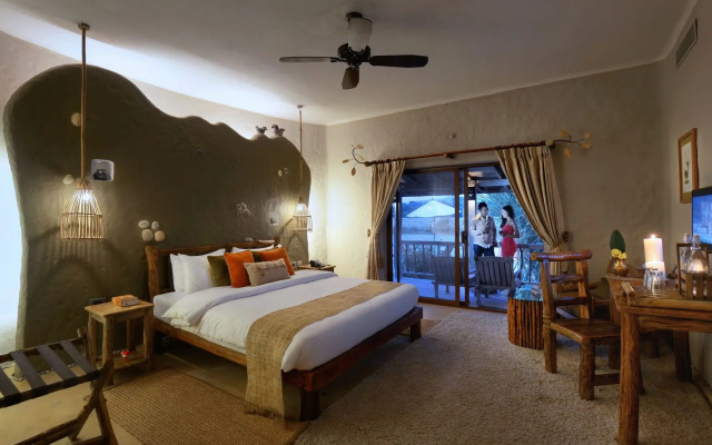 Barahi Jungle Lodge