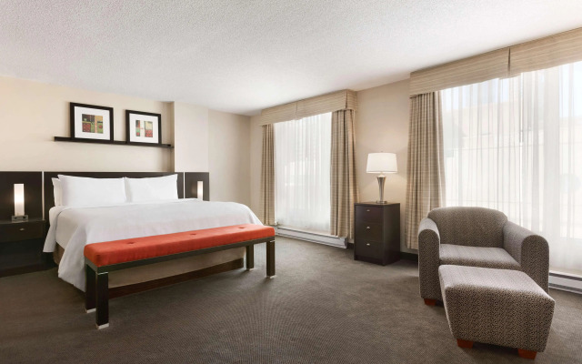 Embassy Suites Montréal by Hilton