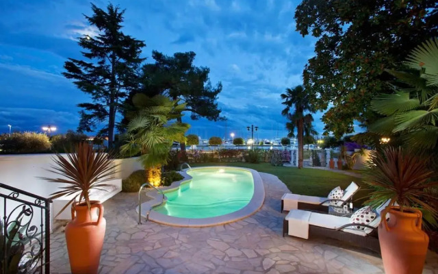 Villa Umag in Umag With 5 Bedrooms and 5 Bathrooms