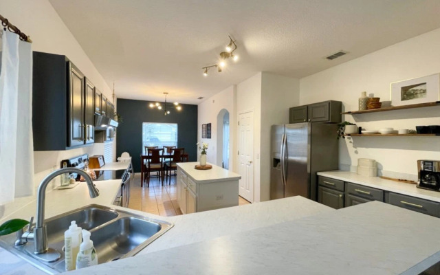 The Shire, Davenport, US