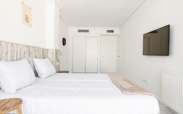 Luxury apartment with dishwasher, located by the sea