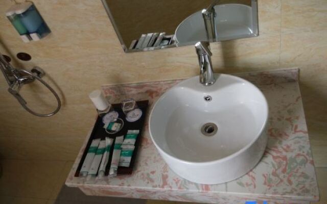 Yunyang Wangzhong Business Hotel