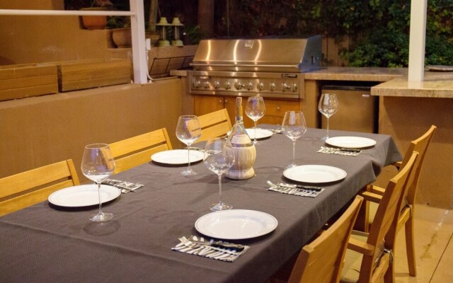 Hollywood Hills Upscale
