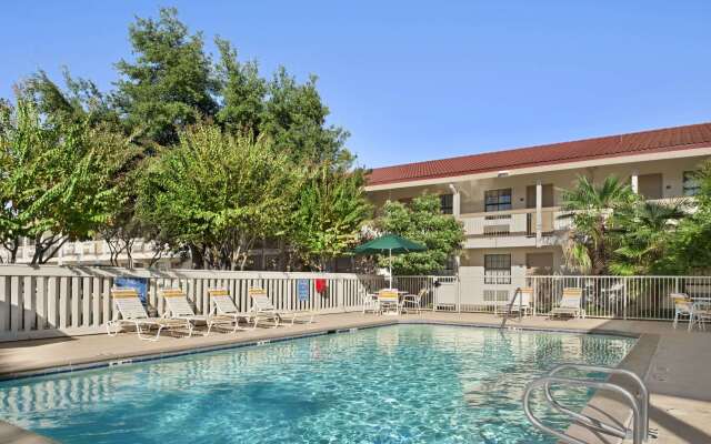 Baymont Inn & Suites Longview