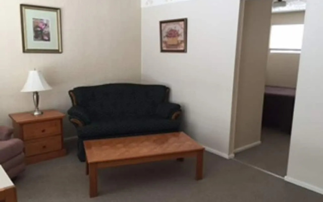 Trail Motel & RV Park