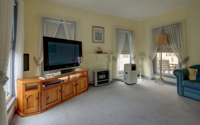 Beach Breeze Apartment