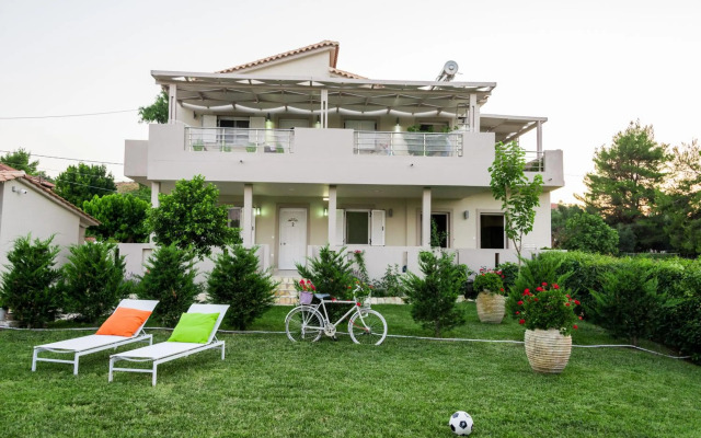 Tesys Studios & Apartments