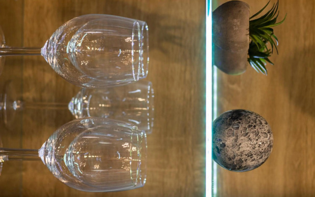 Luxury apartment 10’ from the center!