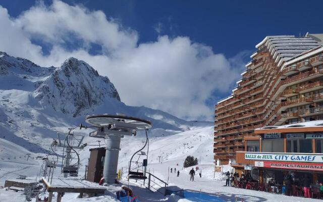 STUDIO en PLEINE MONTAGNE AVEC VUE SUR MARMOTTES