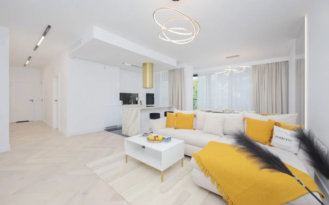 Grzybowska Apartment by Renters Prestige