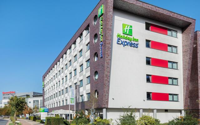 Holiday Inn Express Bremen Airport, an IHG Hotel