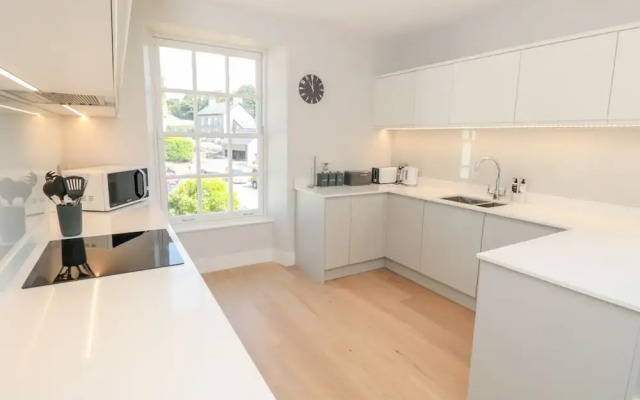 4 The Manor House, Hillfield Village