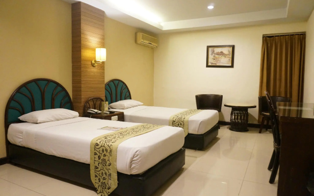 Losari Beach Hotel – Guest Rooms – Makassar