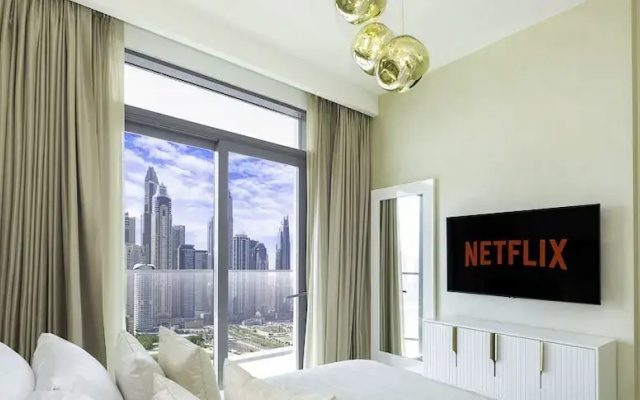 LUX The Marina Vista Beachfront Suite 3